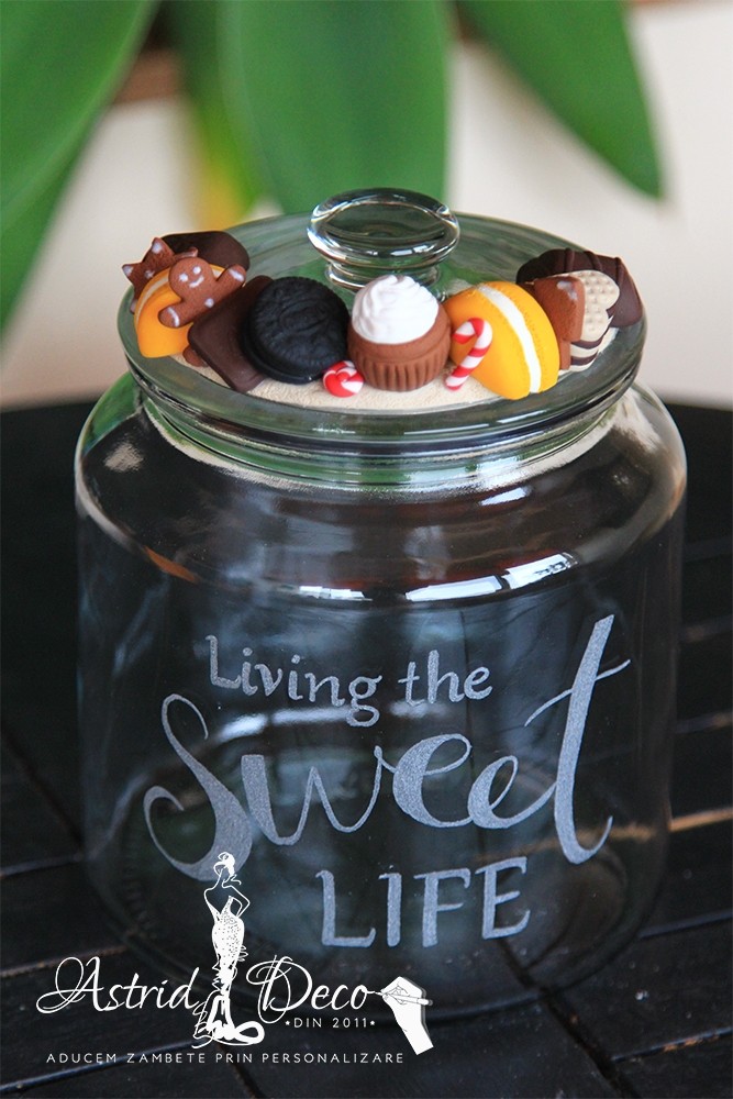 Borcan- gravat manual -Sweet life- si cu decoratiuni din lut polimeric