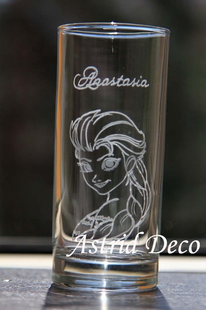 Pahar apa gravat manual- Elsa