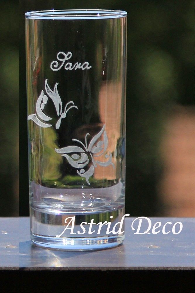 Pahar apa gravat manual- Fluturi 