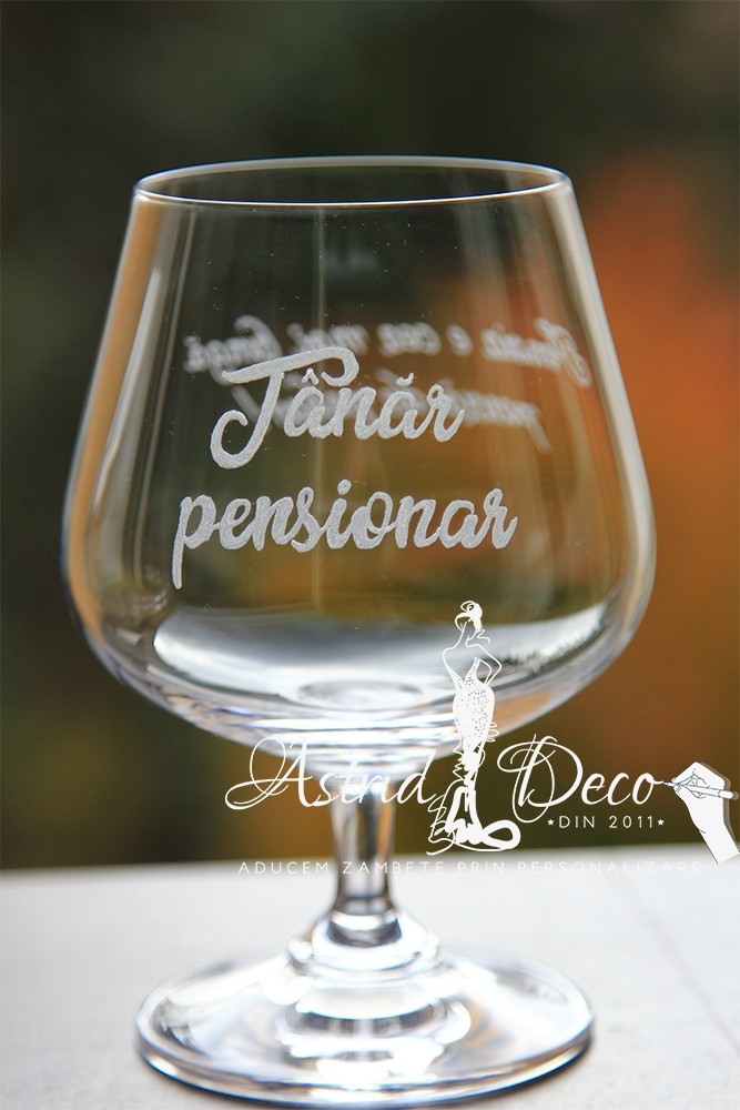 Pahar coniac gravat manual - Tanar pensionar