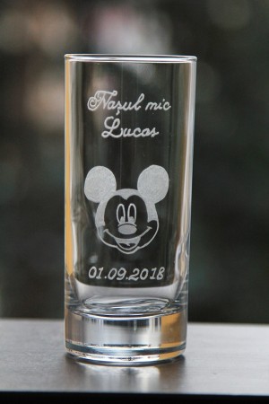 Pahar apa gravat manual- cap Mickey 